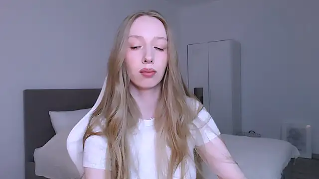 Luna_insniity webcam