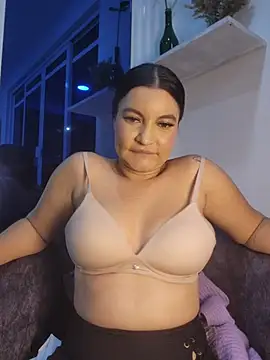 Pretty_Julieta webcam