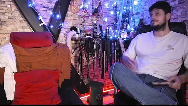 Liltildeman_moon webcam