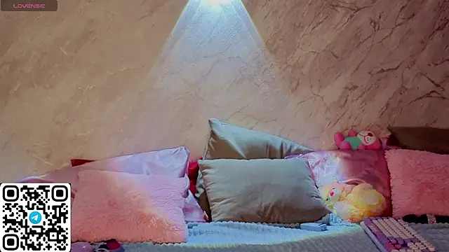 Aurora_Bennet webcam