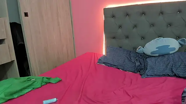 ariloe_quintero - Ariloe_quintero's free webcam - UK Sex Cams