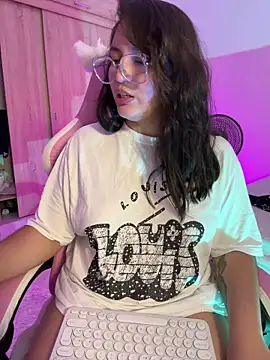 angeldusttt (F teen) - STRIPTEASE (clothes off)