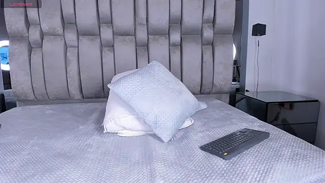 reina_adahara - REINA_ADAHARA's free webcam - UK Sex Cams