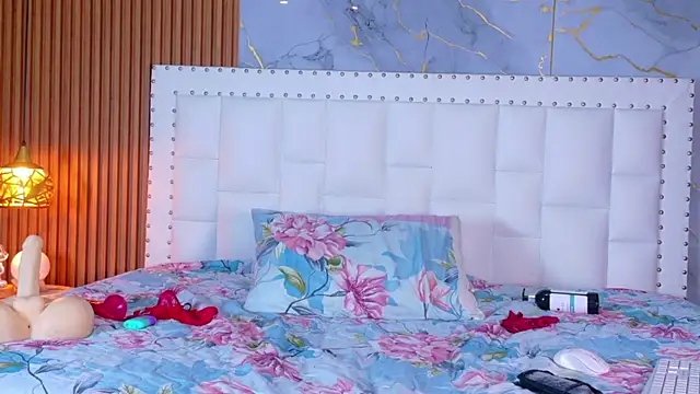 kinkylittlegirll webcam