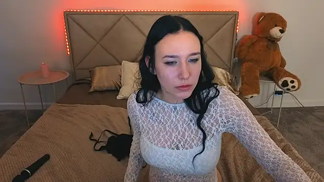 NikkiGoldSide webcam