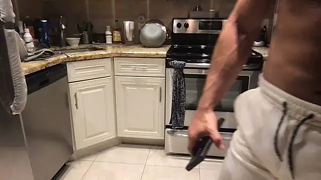 BigGuyMuscle live sex cam