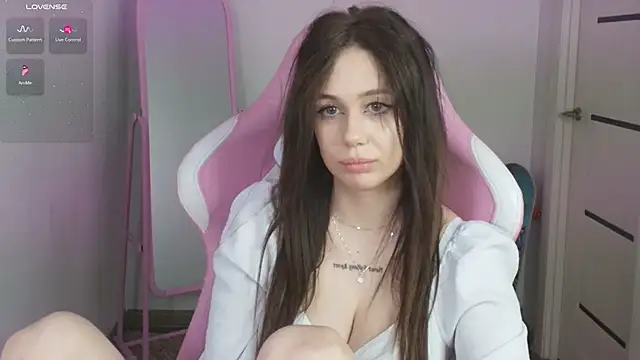 AlisaHeadshot - Live Cam