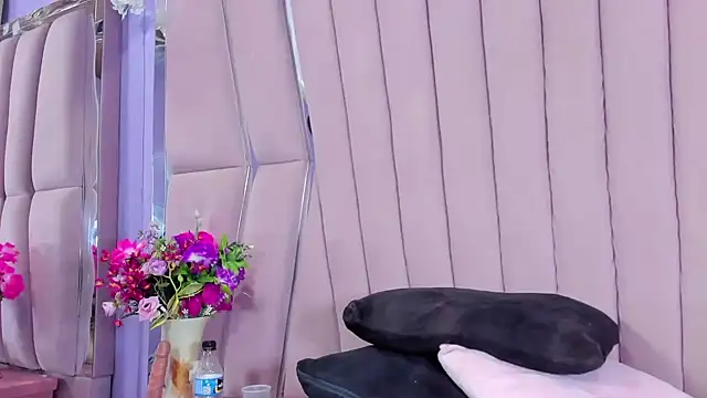 Sasha_Petitte webcam