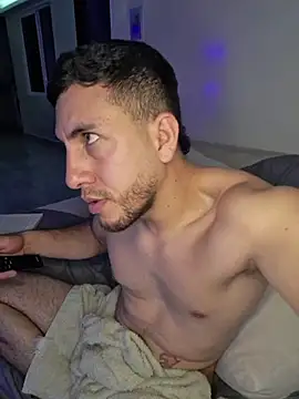 Alessfuck_friends webcam