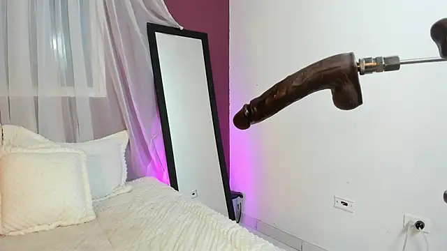 Nicole_Brown1126 webcam