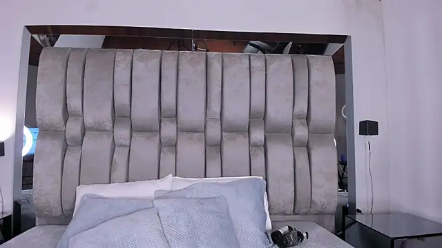 REINA_ADAHARA webcam