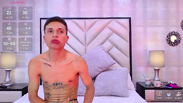 ChloeAndJeanPaul webcam