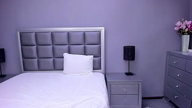 HellennSweet's Stripchat show and profile