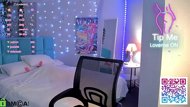 boozekirs_ (F teen) - Lip tease