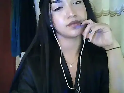 FallsForHerSmile webcam