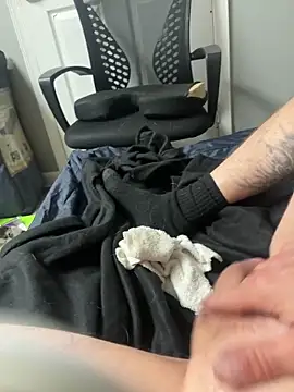 THE-CHAMPLOVENIPPLES73 webcam