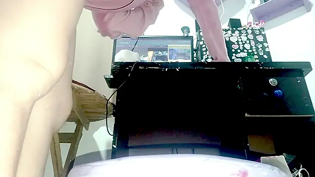 PetiteIvoryQueen19 webcam