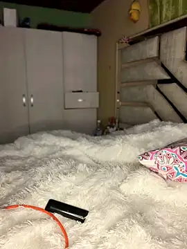 Laura-Khalifa webcam