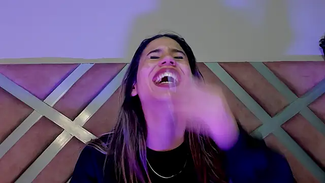 Rachell_criss webcam