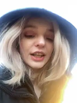 aka_Blonde webcam