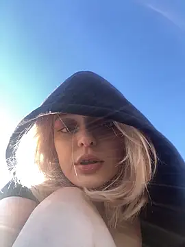 aka_Blonde webcam