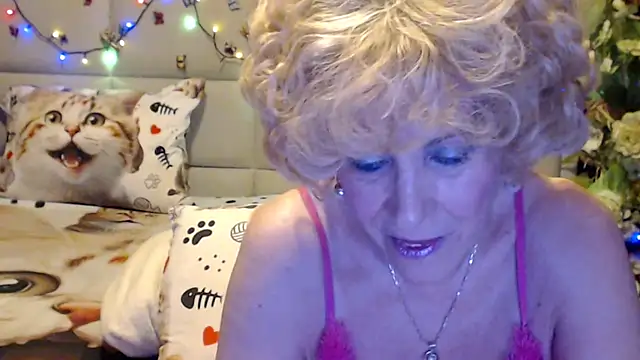 HappyWomanOn - Live Cam