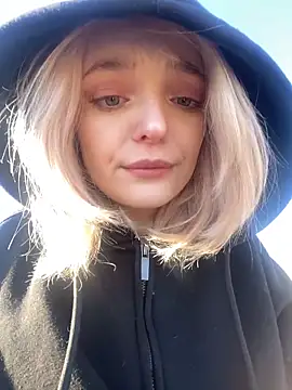 aka_Blonde webcam