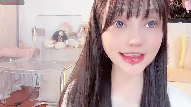 美女Yr_kitten_333在线直播