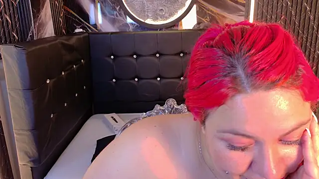 Witch_Scarlet webcam