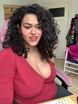 Curvydesifromgermany webcam