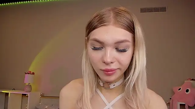 blondy_fina - Blondy_Fina's free webcam - UK Sex Cams