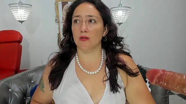 naughty_milf_esmeralda webcam