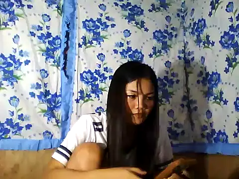 PinaySkinnyJust18 webcam