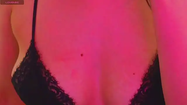 LauraDelightX webcam