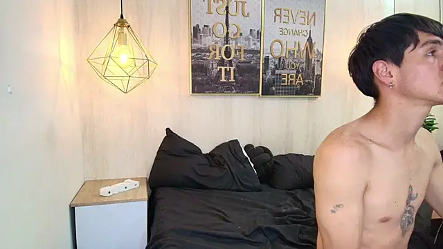 Rose_and_Aslan webcam