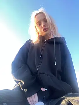 aka_Blonde webcam