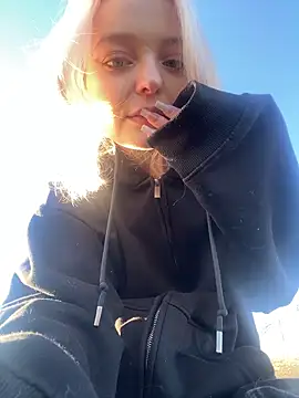 private live show Aka Blonde