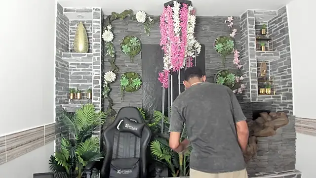 rpoolrboy (M twink) - suck cock😈