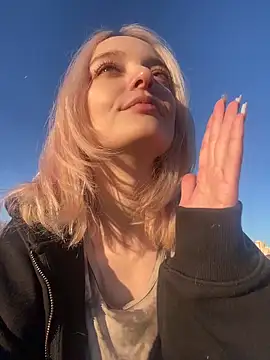 aka_Blonde webcam