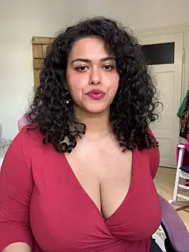 Curvydesifromgermany webcam