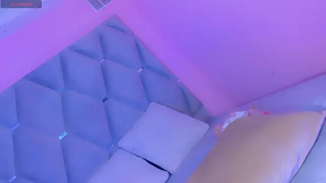 Daniiela_Ember webcam