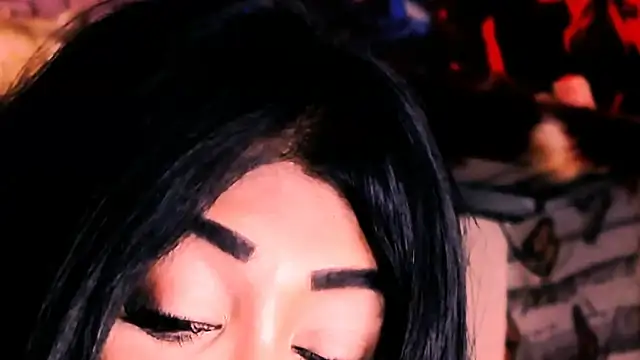 indian_dreamgirl webcam