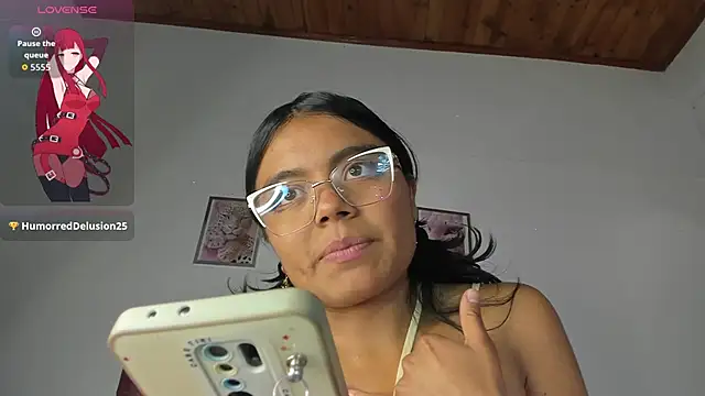 luna_velveth webcam