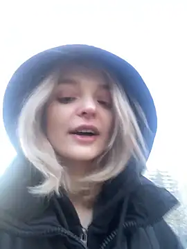 aka_Blonde live sex cam