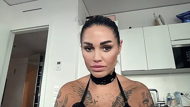 amber_hard - AMBER_HARD's free webcam - UK Sex Cams