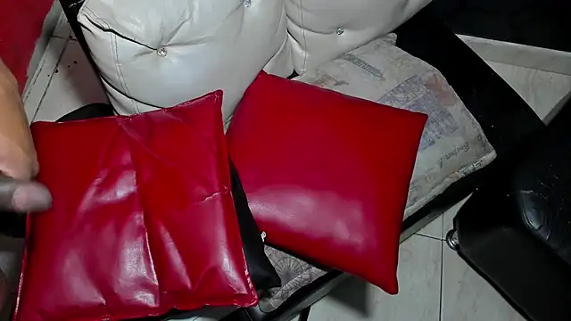 Blow2job-Lat's Stripchat show and profile