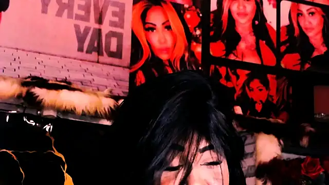 indian_dreamgirl webcam