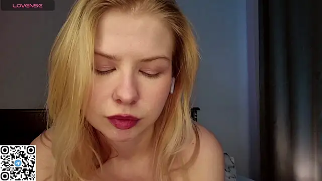 LynetHakes live sex cam