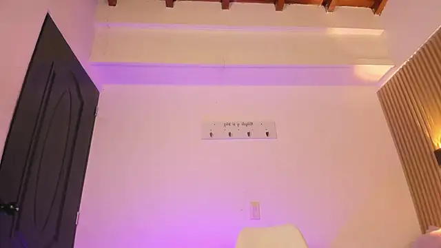 Miss_ElektraNova webcam