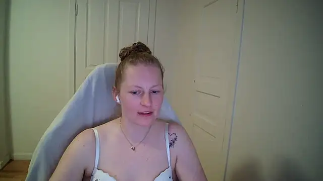 Girlnina-1995 webcam